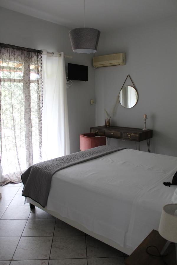 Paxos Rock Apartments Gaios Esterno foto